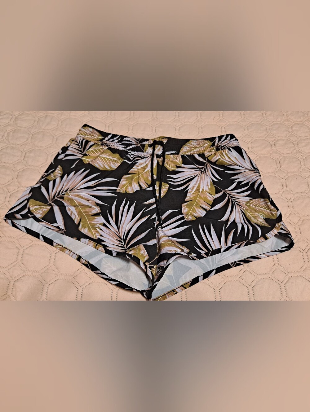 Hurley Black Tropical Print Women’s Shorts Size S